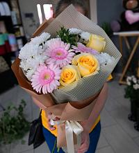 Букет цветов из:  Герберы, Розы и Хризантемы в Синявино